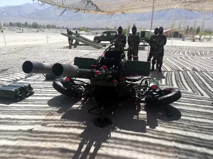 INDIAN ARMY ARTILLERY ALONG LAC